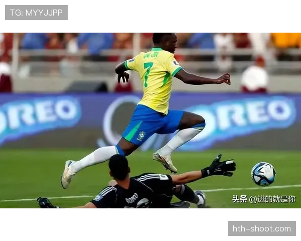 拉菲尼亚任意球建功助球队赢得关键胜利