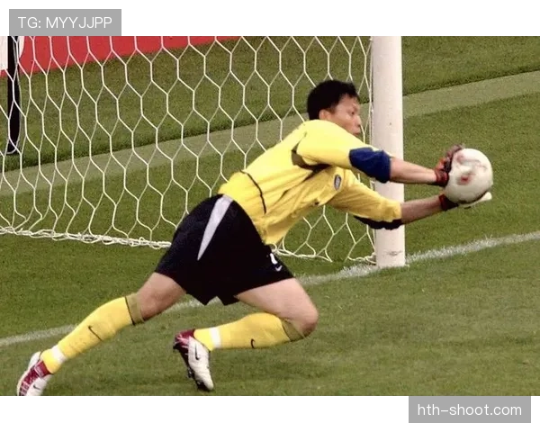 间接任意球开出后二次触球,为何不算犯规? 间接任意球开出后二次触球,为何不算犯规?