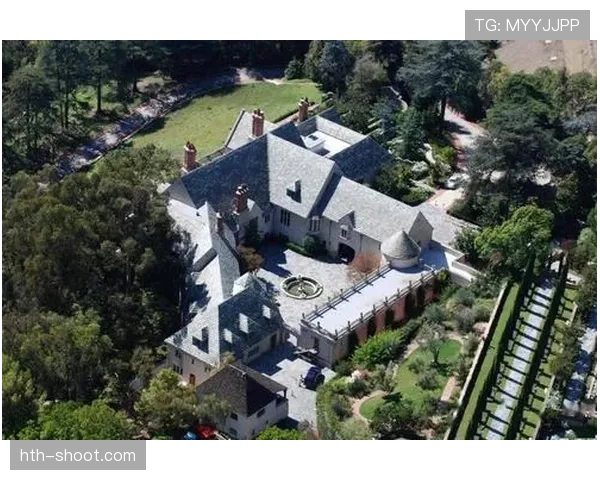 大阪刚买下比弗利山庄那栋带私人网球场的豪宅，月供比我年薪还高